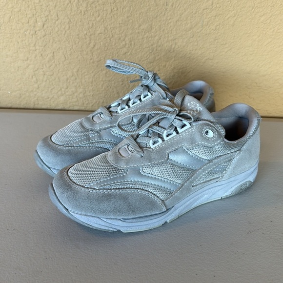 Tour Mesh Lace Up Sneaker. W’s Size 7M - Picture 2 of 8
